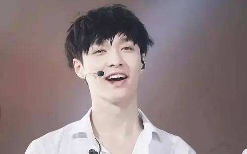 毒舌爆料张艺兴视频大全,揭秘明星背后的真实一面  第1张 毒舌爆料张艺兴视频大全,揭秘明星背后的真实一面  第1张